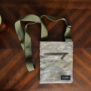DAKINE Camo Crossbody Bag